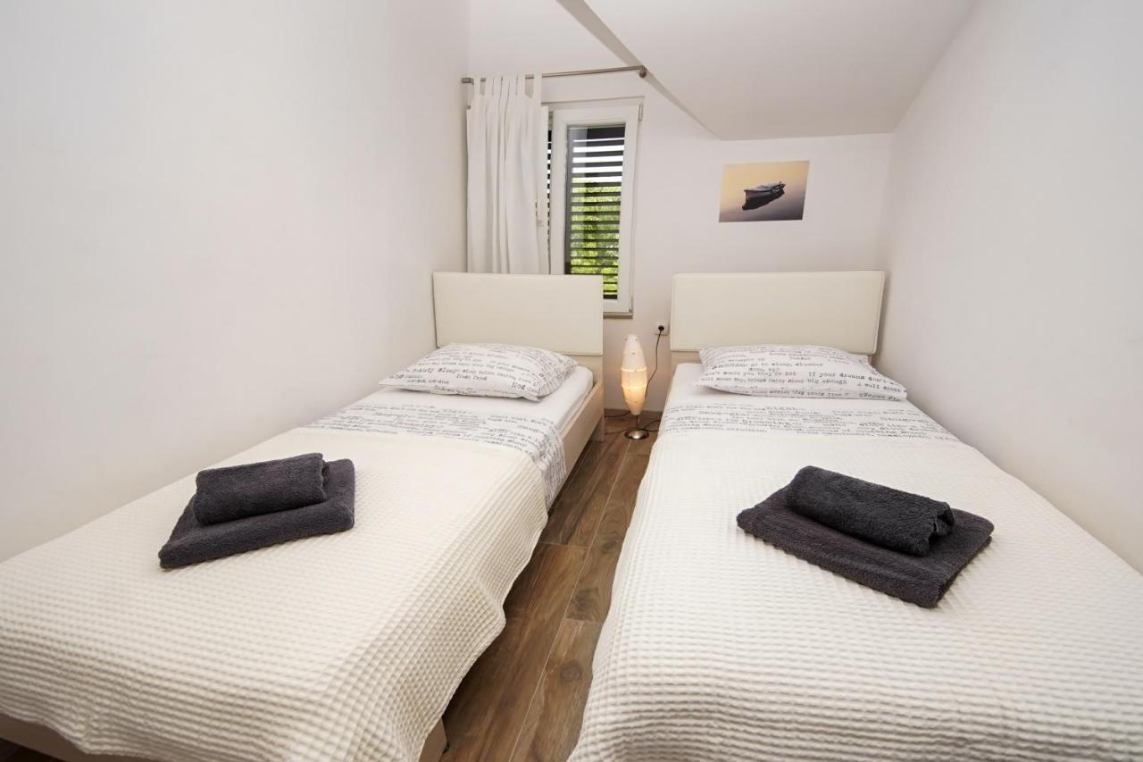 Kaprije Apartmani Tina I Ena エクステリア 写真