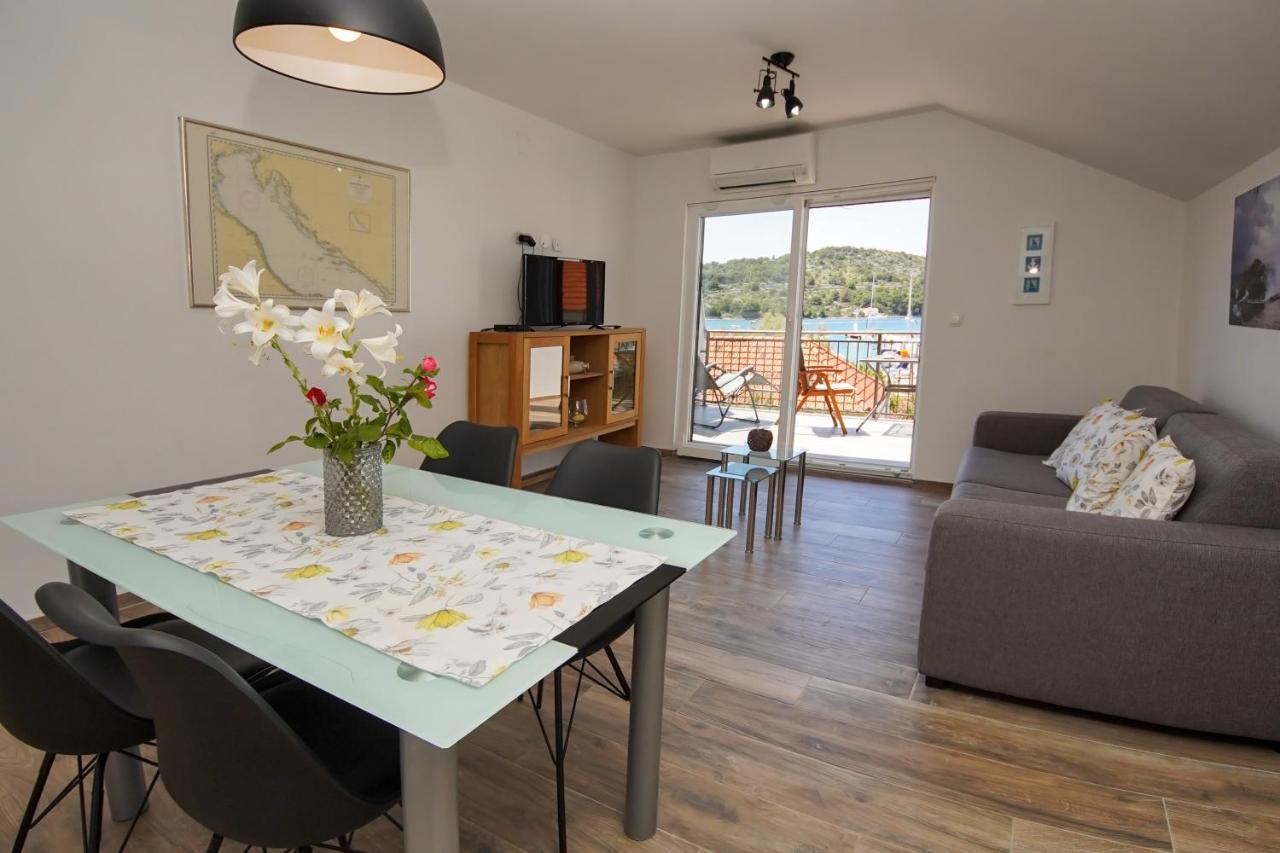 Kaprije Apartmani Tina I Ena エクステリア 写真