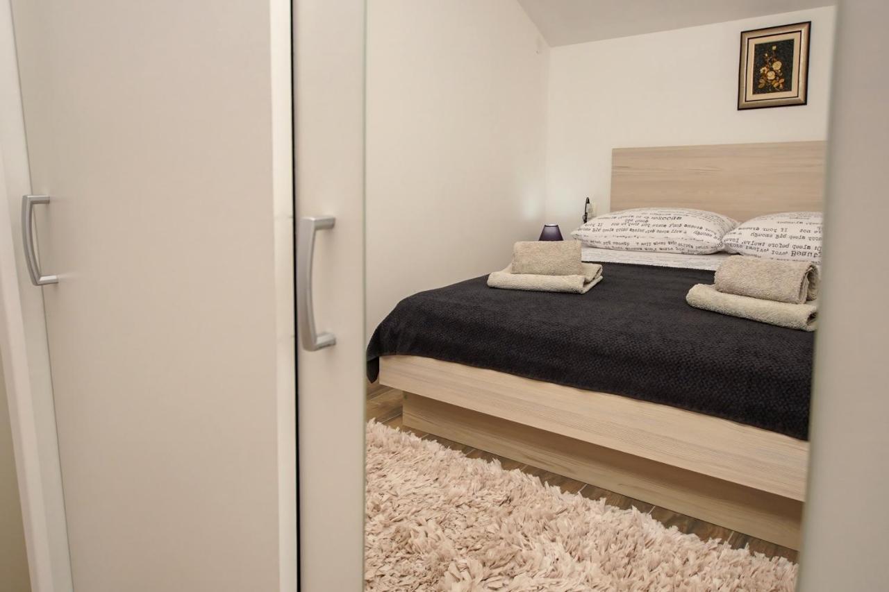 Kaprije Apartmani Tina I Ena エクステリア 写真