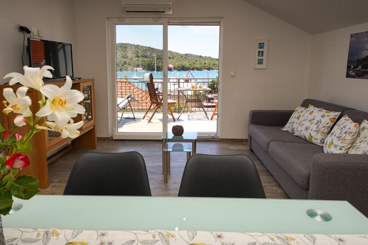Kaprije Apartmani Tina I Ena エクステリア 写真