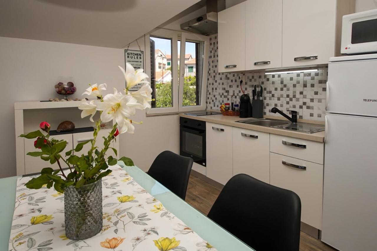 Kaprije Apartmani Tina I Ena エクステリア 写真