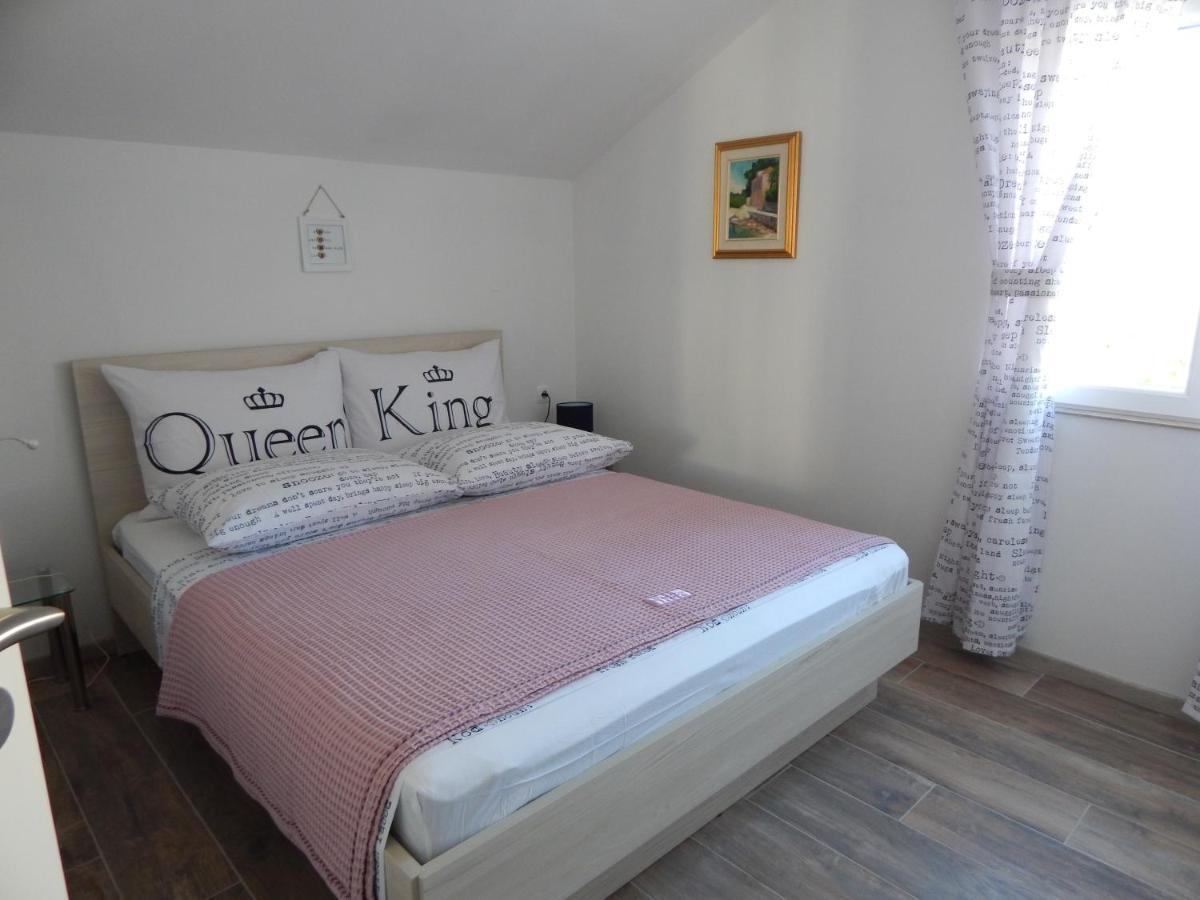 Kaprije Apartmani Tina I Ena エクステリア 写真