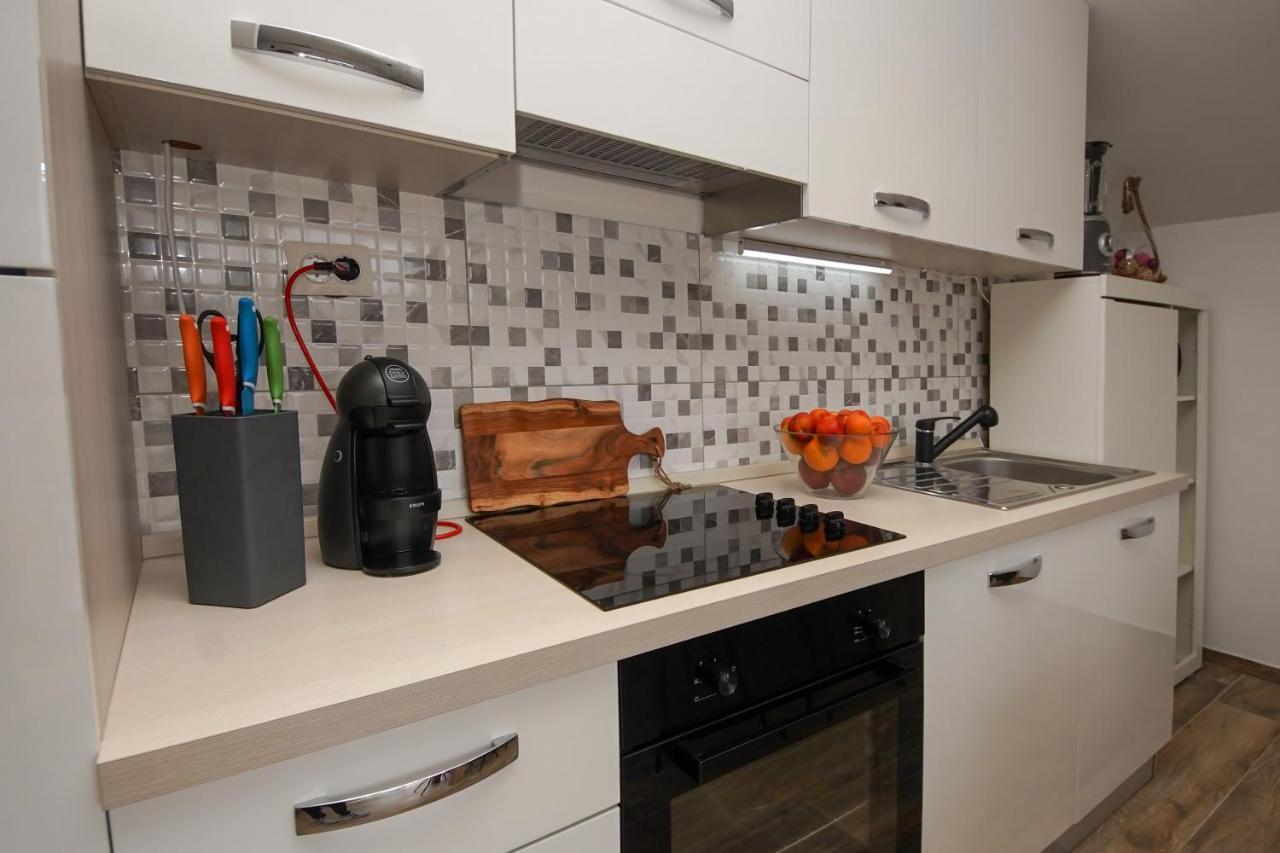 Kaprije Apartmani Tina I Ena エクステリア 写真