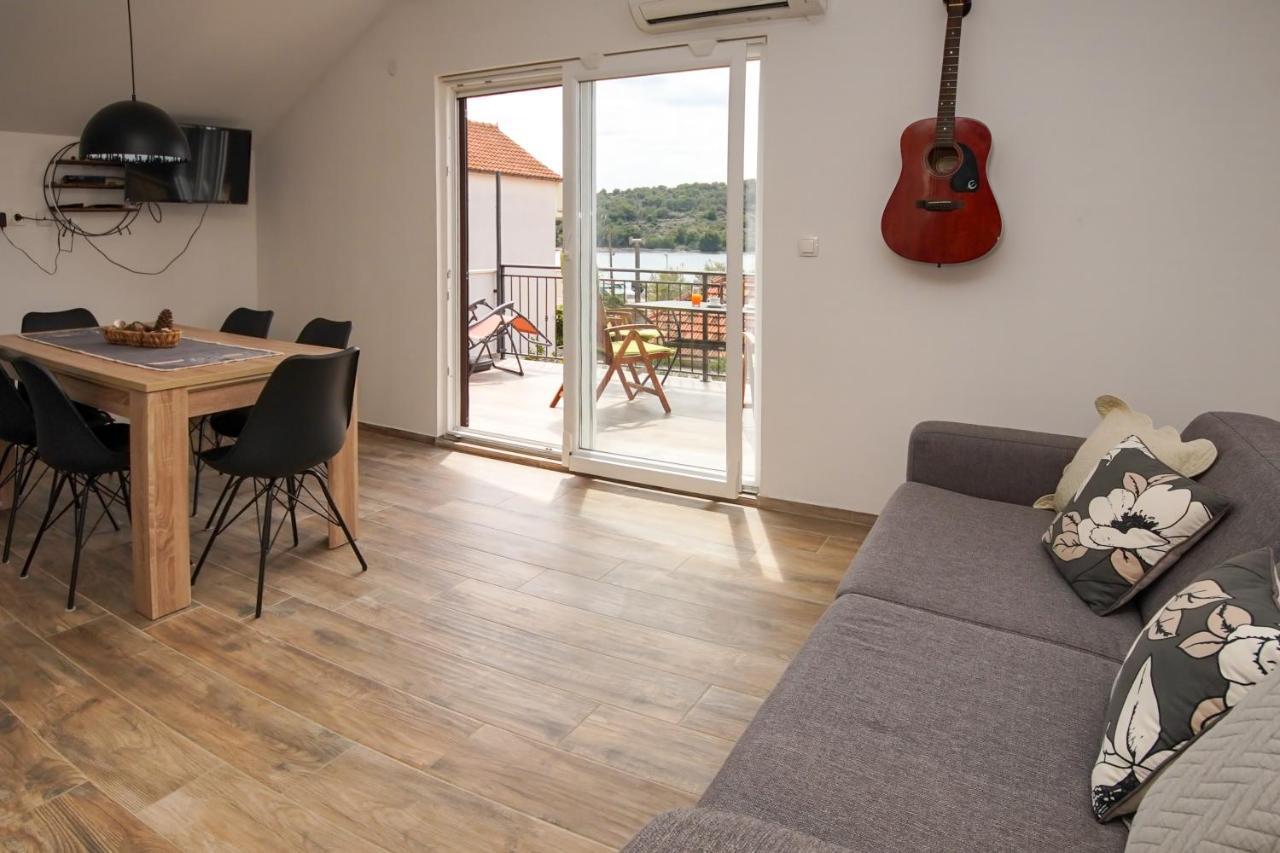 Kaprije Apartmani Tina I Ena エクステリア 写真